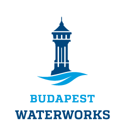 A képen a Fővárosi Vízművek logója látható.
