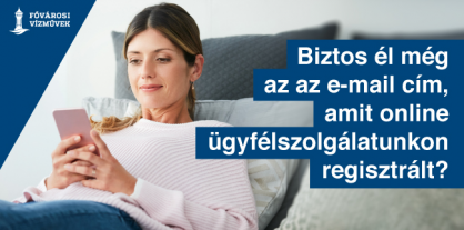 A kép illusztráció, melyen egy hölgy kanapén ülve a mobiltelefonját nézi. Felirat: Biztos él még az az e-mail cím, amit online ügyfélszolgálatunkon regisztrált?
